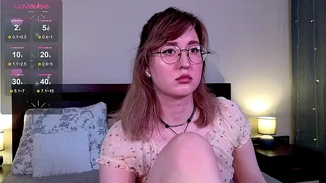 Snapshot of _AlexaFlowers_ chatting on June 1, 9:33 am AlexaFlowers online show from June 1, 9:33 am