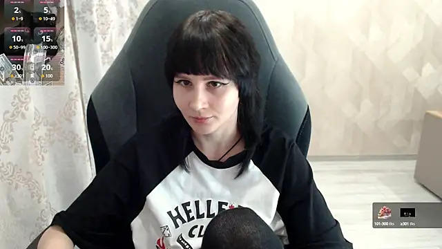 Snapshot of MistyDark chatting on October 10, 10:25 am MistyDark online show from October 10, 10:25 am