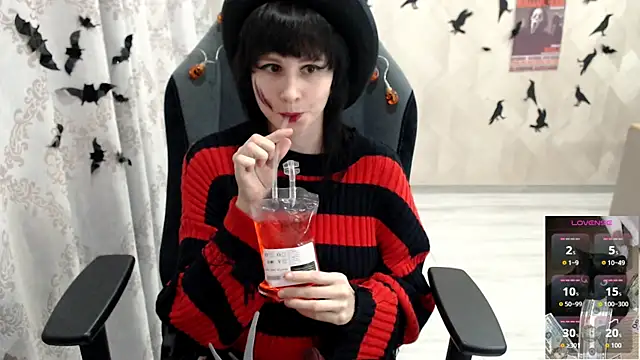 Snapshot of MistyDark chatting on October 27, 10:19 am MistyDark online show from October 27, 10:19 am