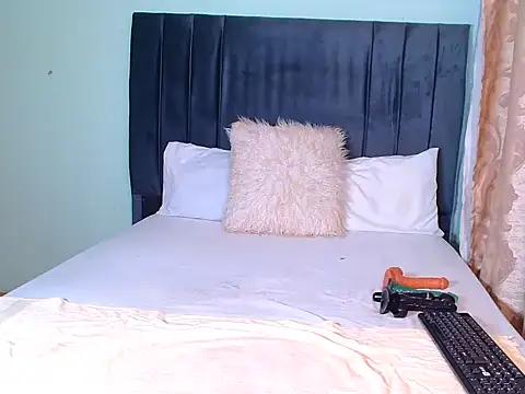 KINKYBOOTI22 online show from December 14, 2:17 am