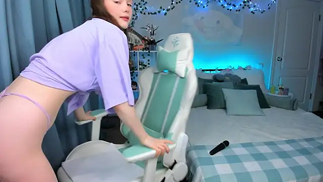 Zoe Vee online show from October 22, 3:18 am