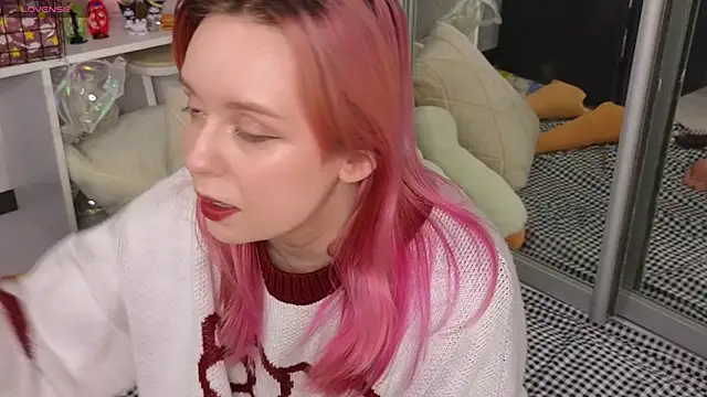 Snapshot of Olivia_Noir chatting on September 12, 10:32 pm Olivia Noir online show from September 12, 10:32 pm