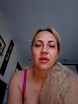 Snapshot of KissMiSveet chatting on May 29, 4:32 am KissMiSveet online show from May 29, 4:32 am