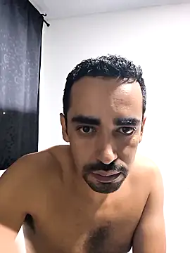 stivenlujan69 online show from November 27, 10:45 pm