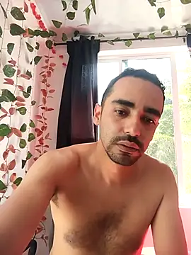 stivenlujan69 online show from February 9, 7:40 pm