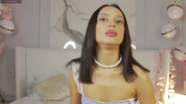 Snapshot of AdoraCortes chatting on October 18, 5:10 am AdoraCortes online show from October 18, 5:10 am