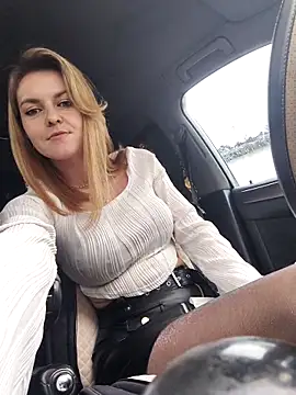 YOOUR EVAA online show from February 6, 9:34 am