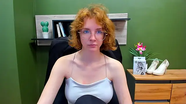 Snapshot of juicyPenny chatting on September 18, 6:37 am juicyPenny online show from September 18, 6:37 am