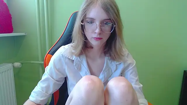 juicyPenny online show from March 26, 7:47 am