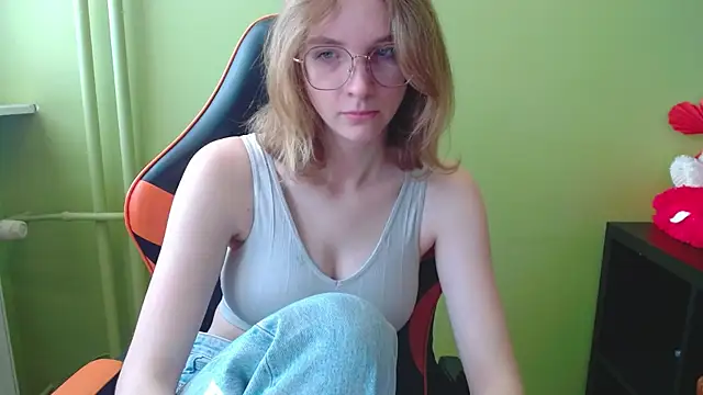 juicyPenny online show from April 15, 6:31 am