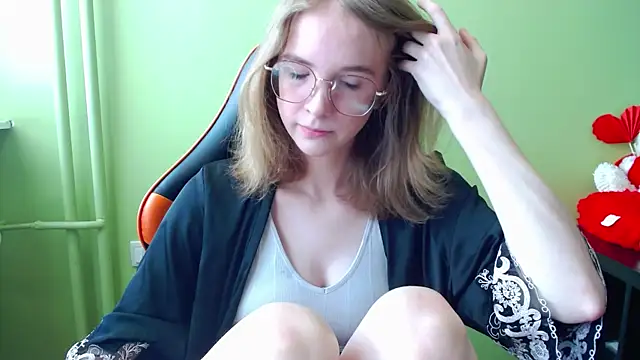 juicyPenny online show from April 17, 6:27 am