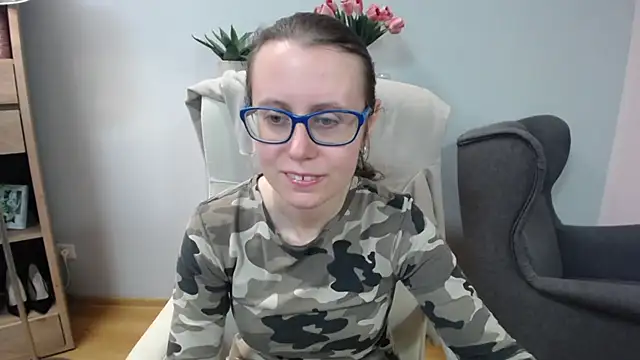 Snapshot of sweetxLizzy chatting on April 27, 4:21 am sweetxLizzy online show from April 27, 4:21 am
