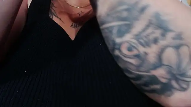 Snapshot of Naomi_Braunx chatting on October 31, 1:01 pm Naomi Braunx online show from October 31, 1:01 pm