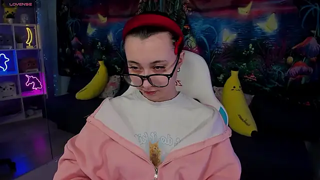 ClaraParks online show from March 8, 7:39 pm