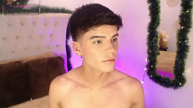 Dulcey  online show from December 18, 5:02 am