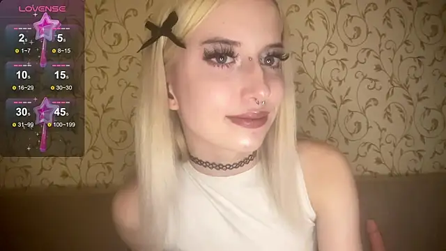 kittywithu online show from October 21, 5:24 pm