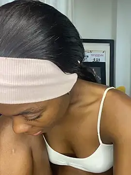 prettydollyy online show from March 6, 7:27 am