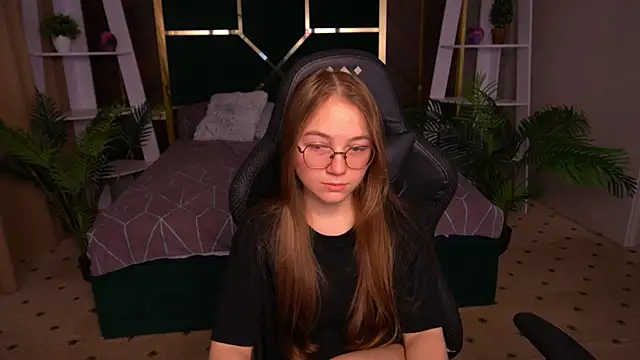 ArrinaWairr online show from November 18, 9:03 am