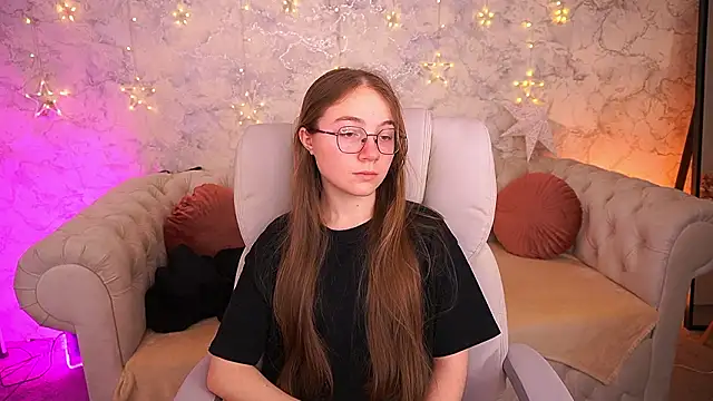 Snapshot of ArrinaWairr chatting on February 3, 9:25 am ArrinaWairr online show from February 3, 9:25 am