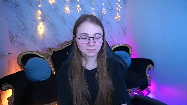 Snapshot of ArrinaWairr chatting on February 5, 8:41 am ArrinaWairr online show from February 5, 8:41 am