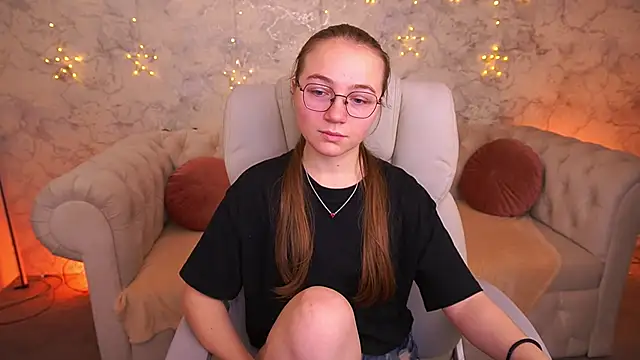 Snapshot of ArrinaWairr chatting on February 6, 8:29 am ArrinaWairr online show from February 6, 8:29 am