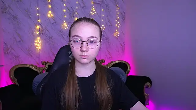 Snapshot of ArrinaWairr chatting on February 9, 8:40 am ArrinaWairr online show from February 9, 8:40 am