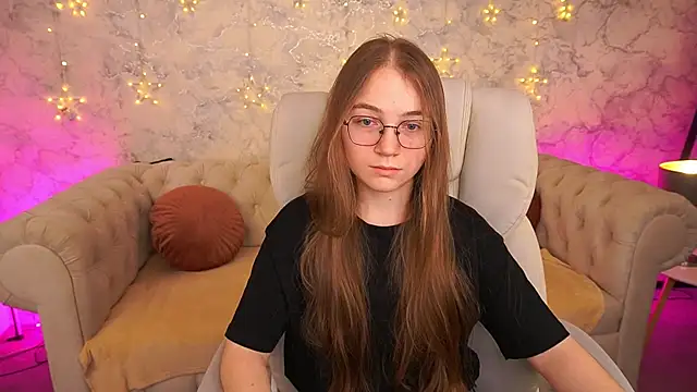 Snapshot of ArrinaWairr chatting on February 10, 9:13 am ArrinaWairr online show from February 10, 9:13 am