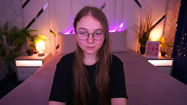 Snapshot of ArrinaWairr chatting on February 11, 8:52 am ArrinaWairr online show from February 11, 8:52 am