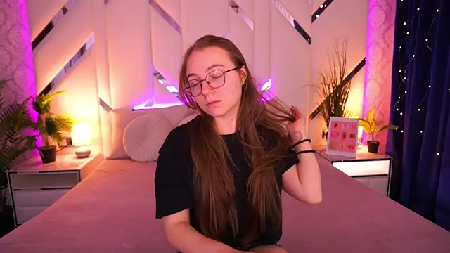 Snapshot of ArrinaWairr chatting on February 19, 9:49 am ArrinaWairr online show from February 19, 9:49 am