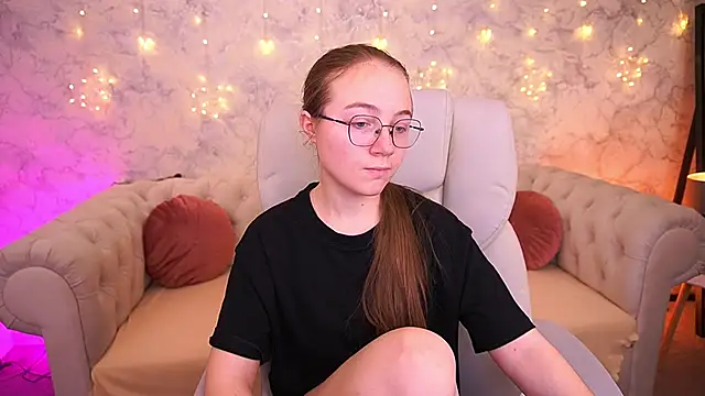 Snapshot of ArrinaWairr chatting on February 20, 8:38 am ArrinaWairr online show from February 20, 8:38 am