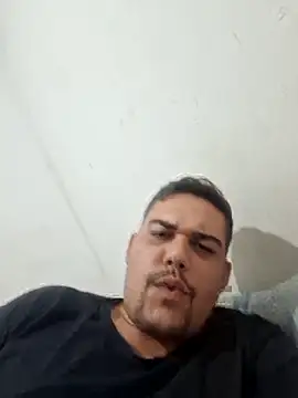 Snapshot of feehzungi0000 chatting on November 24, 3:06 am feehzungi0000 online show from November 24, 3:06 am