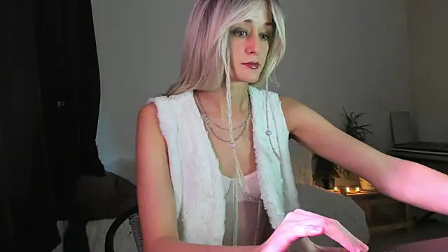 Snapshot of thief_of_hearts chatting on November 27, 11:23 am thief of hearts online show from November 27, 11:23 am