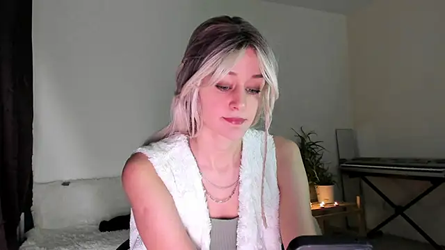 Snapshot of thief_of_hearts chatting on December 19, 6:42 am thief of hearts online show from December 19, 6:42 am