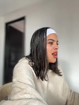 JuanitaMore01 online show from November 2, 8:00 pm