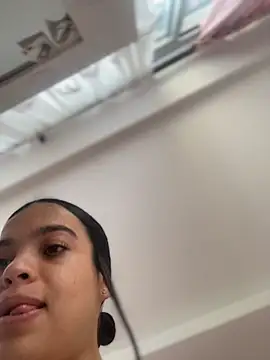 JuanitaMore01 online show from April 5, 8:28 pm