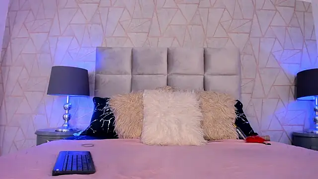 Snapshot of Emely_florence_ chatting on October 20, 7:25 pm Emely florence online show from October 20, 7:25 pm