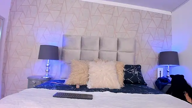 Snapshot of Emely_florence_ chatting on November 2, 3:36 pm Emely florence online show from November 2, 3:36 pm