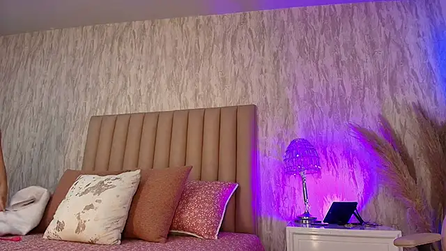 Snapshot of Emely_florence_ chatting on March 9, 8:13 pm Emely florence online show from March 9, 8:13 pm