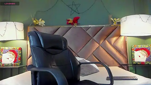 Aiden Royce online show from December 14, 5:57 am