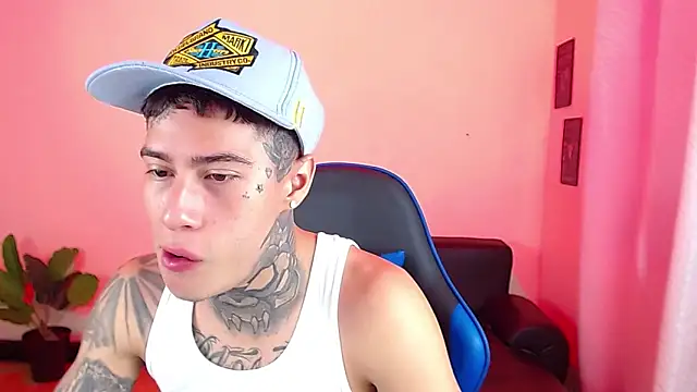 Snapshot of setthomas chatting on October 7, 2:36 pm setthomas online show from October 7, 2:36 pm