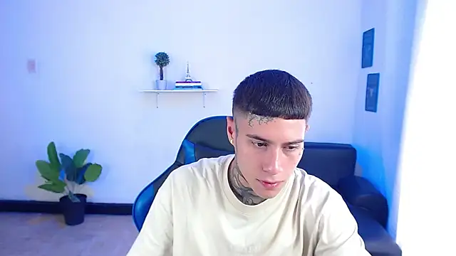 Snapshot of setthomas chatting on October 23, 3:22 pm setthomas online show from October 23, 3:22 pm