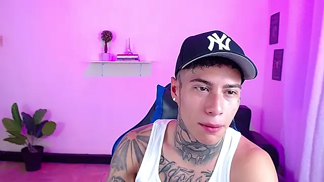 Snapshot of setthomas chatting on October 31, 2:29 pm setthomas online show from October 31, 2:29 pm