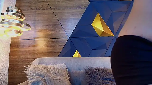 ly lulu online show from April 15, 11:06 am