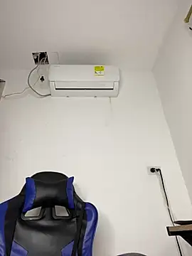 Rousevans  online show from November 14, 4:11 am