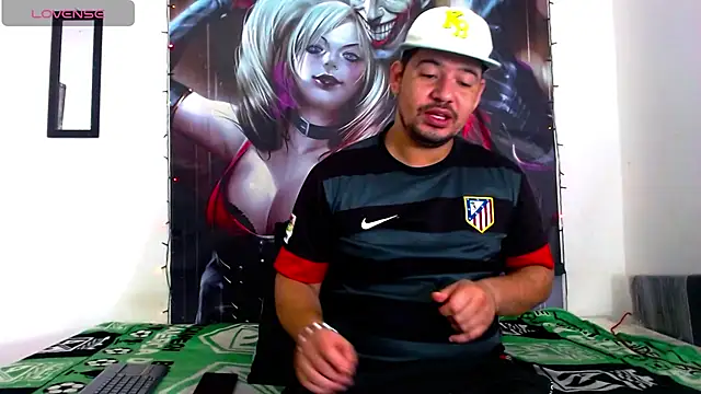 Snapshot of smith_hot29 chatting on February 12, 2:06 am smith hot29 online show from February 12, 2:06 am