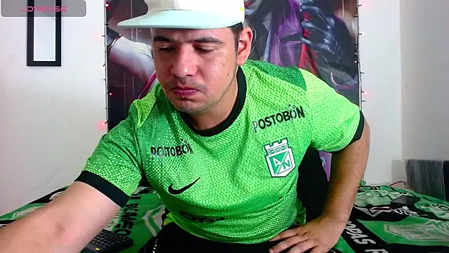 Snapshot of smith_hot29 chatting on February 16, 2:07 am smith hot29 online show from February 16, 2:07 am