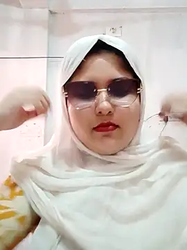 Snapshot of Nusrat-N chatting on June 4, 10:10 am Nusrat-N online show from June 4, 10:10 am