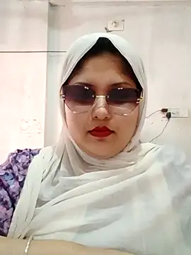 Snapshot of Nusrat-N chatting on June 7, 6:50 am Nusrat-N online show from June 7, 6:50 am