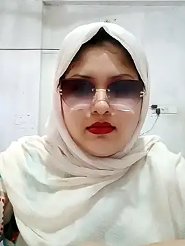 Snapshot of Nusrat-N chatting on June 11, 3:48 am Nusrat-N online show from June 11, 3:48 am