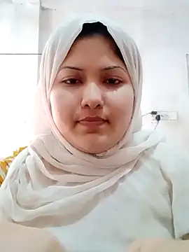 Snapshot of Nusrat-N chatting on June 12, 8:13 am Nusrat-N online show from June 12, 8:13 am